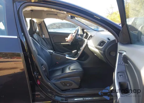 2013 Volvo S60 T5 z USA, uszkodzony, nr VIN YV1612FS2D2186379